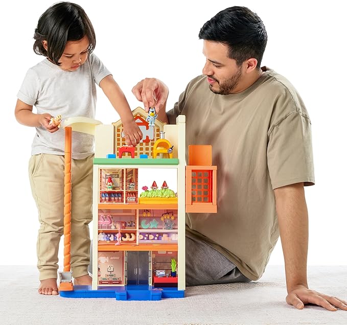 Bluey Hammerbarn Shopping Center Playset with Bluey, Bingo & Gnome Figures