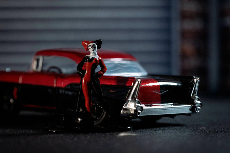 DC Harley Quinn 1957 Chevy Bel Air Diecast Vehicle & Figure 1:32